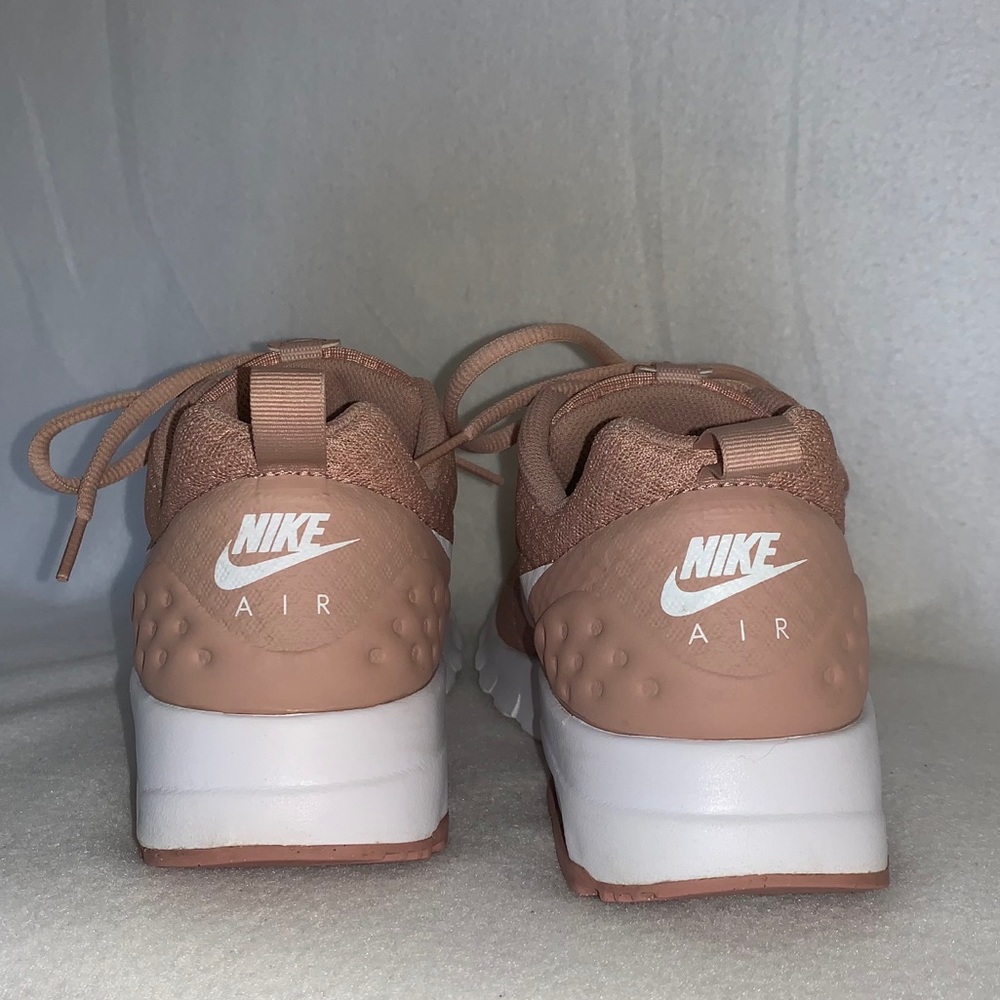 NIKE Women’s Air Max Motion LW - Picture 5 of 5
